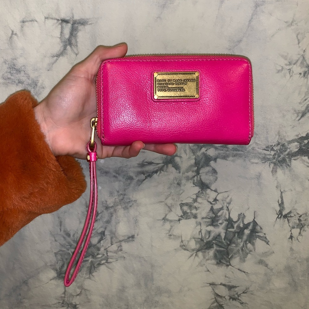 MARC JACOBS wristlet zip wallet